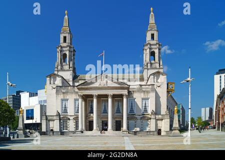 Großbritannien, West Yorkshire, Leeds Civic Hall vom Millennium Square Stockfoto