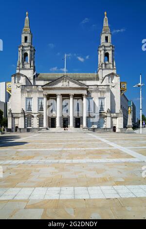 Großbritannien, West Yorkshire, Leeds Civic Hall vom Millennium Square Stockfoto