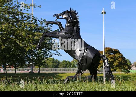 „Bucephalus“, aka „Trigger“ (Simon Evans, 1985, Gusseisen), Greyfriars Green, Coventry, West Midlands, England, Großbritannien, Großbritannien, Europa Stockfoto