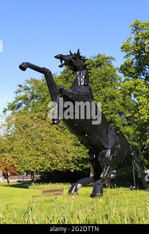 „Bucephalus“, aka „Trigger“ (Simon Evans, 1985, Gusseisen), Greyfriars Green, Coventry, West Midlands, England, Großbritannien, Großbritannien, Europa Stockfoto