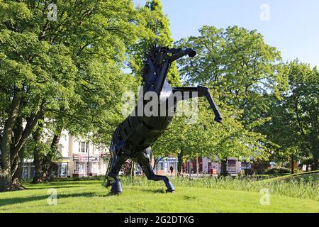 „Bucephalus“, aka „Trigger“ (Simon Evans, 1985, Gusseisen), Greyfriars Green, Coventry, West Midlands, England, Großbritannien, Großbritannien, Europa Stockfoto