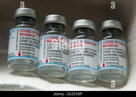 London, Großbritannien. Juni 2021. Fläschchen mit dem Moderna-Coronavirus-Impfstoff in einem Impfzentrum. Quelle: Dinendra Haria/SOPA Images/ZUMA Wire/Alamy Live News Stockfoto