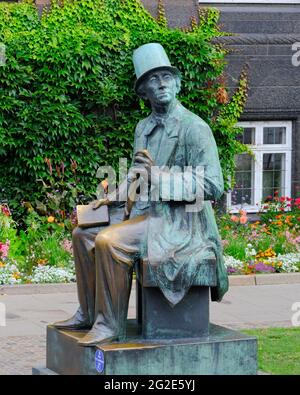 KOPENHAGEN, DÄNEMARK; HANS CHRISTIAN ANDERSON STATUE IN DER NÄHE DES RATHAUSES Stockfoto