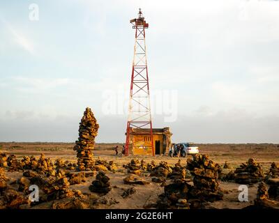 Uribia, La Guajira, Kolumbien - Mai 27 2021: Metallturm, bekannt als der Faro de Punta Gallinas (Leuchtturm der Kaphennen), der nördlichste Spitze von South Amer Stockfoto