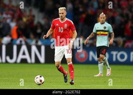 Aaron Ramsey aus Wales mit gebleichtem blondem Haar. Belgien gegen Wales, UEFA Euro 2016 Viertelfinalspiel im Stade Pierre Mauroy in Lille, Frankreich . Juli Stockfoto