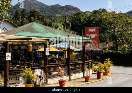 Seitenansicht der Taverne von Di Ocilio. Pub an der Ecke Castro Alves Straße und Hercilio Ferreira dos Santos Avenue. Stockfoto