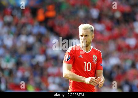 Aaron Ramsey aus Wales mit gebleichtem blondem Haar. Wales gegen Nordirland, UEFA Euro 2016 letzte 16 Spiele im Parc des Princes in Paris, Frankreich . Jun Stockfoto