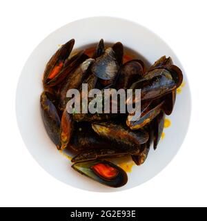 Moules a la marinera in Gemüsesauce geschmort Stockfoto