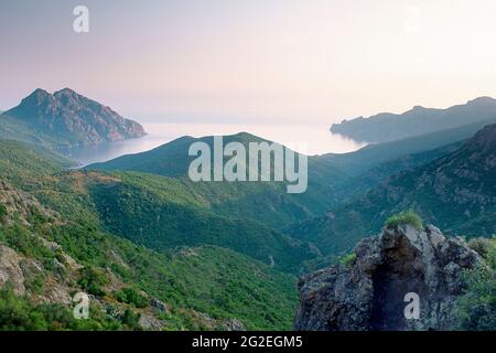 FRANKREICH. SÜDKORSIKA (2A) BUCHT VON GIROLATA Stockfoto