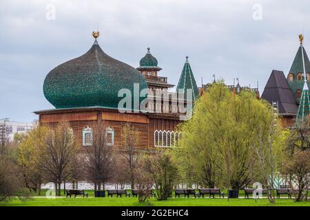 Eine hölzerne Residenz der russischen Zaren in Kolomenskoje, Moskau, Russland. Museum-Reserve Kolomenskoye, Moskau, Russland. Kolomenskoye war mittelalterlicher königlicher resi Stockfoto