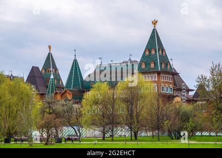 Eine hölzerne Residenz der russischen Zaren in Kolomenskoje, Moskau, Russland. Museum-Reserve Kolomenskoye, Moskau, Russland. Kolomenskoye war mittelalterlicher königlicher resi Stockfoto