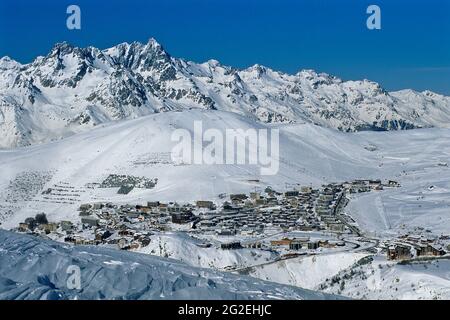 FRANKREICH. ISERE (38) MASSIF DES GRANDES ROUSSES. SKIGEBIET ALPE D'HUEZ Stockfoto