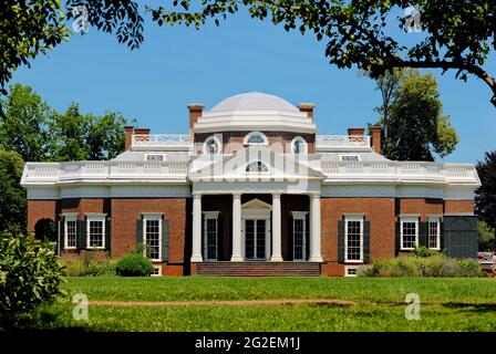 Das Haus Monticello von Präsident Thomas Jefferson in der Nähe von Charlottesville, Virginia (USA), ist ein ikonisches Wahrzeichen und beliebtes Touristenziel. Stockfoto