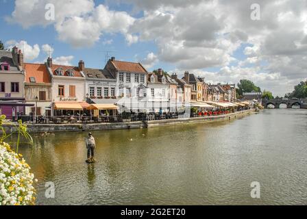 Das Viertel Saint-Leu ist ein lebhaftes Viertel am Ufer des Flusses Somme in Amiens, Frankreich Stockfoto