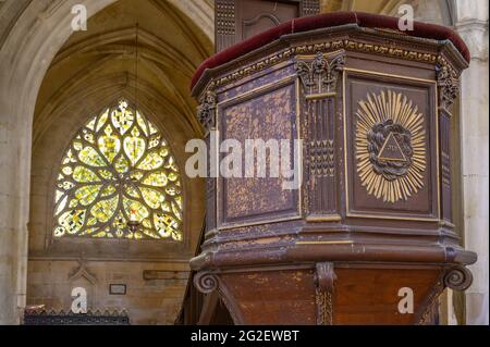 Die Kanzel der Kirche der Heiligen Dreifaltigkeit (Église de la Trinité) in Falaise, Calvados, Frankreich Stockfoto