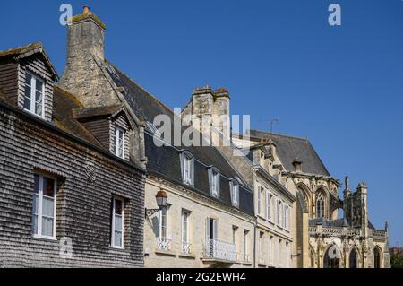 Hausreihe in der Rue Blacher, Falaise, Normandie, Frankreich Stockfoto