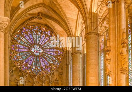 Die Basilika Saint-Nazaire-Saint-Else ist die gotische Pfarrkirche der cité de Carcassonne, Frankreich Stockfoto