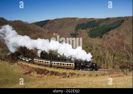 No.9 Prince of Wales nähert sich mit einem gemischten Zug seinem Ziel Devils Bridge. Bahnstrecke von der Rheidol-Bahn. Wales. Stockfoto