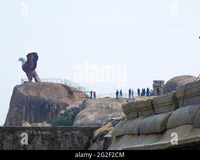 LEPAKSHI, INDIEN - 21. Apr 2021: Lepakshi, Andhra Pradesh-Jan 03 2021: Nahaufnahme einer wunderschönen Attraktion riesige Statue mit offenem Flügel, Adler oder Jatayu Park in Le Stockfoto