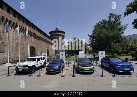 Autos und Motorräder wurden auf der Mimo, der internationalen Automobilausstellung in Mailand, ausgestellt. Lombardei, Italien Stockfoto