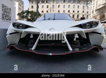 Autos und Motorräder wurden auf der Mimo, der internationalen Automobilausstellung in Mailand, ausgestellt. Lombardei, Italien Stockfoto