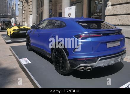 Autos und Motorräder wurden auf der Mimo, der internationalen Automobilausstellung in Mailand, ausgestellt. Lombardei, Italien Stockfoto