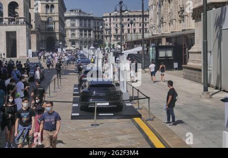 Autos und Motorräder wurden auf der Mimo, der internationalen Automobilausstellung in Mailand, ausgestellt. Lombardei, Italien Stockfoto