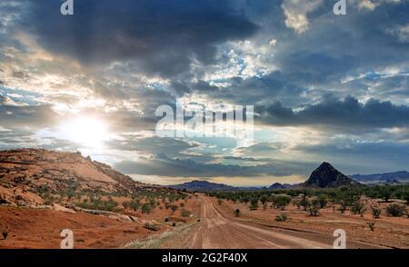 Fahrt durch das Damaraland in Namibia Stockfoto