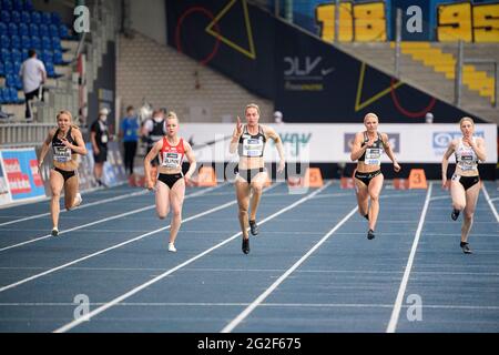 Von links nach rechts Rebekka HAASE (3. Platz / Sprintteam Wetzlar), Sophia JUNK (6. Platz / LG Rhein-Wied), Siegerin, Deutsche Meisterin, Alexandra BURGHARDT (LG Gendorf Wacker Burghausen), Lisa MAYER (2. Platz / Sprintteam Wetzlar ), Lisa NIPPGEN (7. Platz / MTG Mannheim), Action; 100 m / 100 m Frauenfinale, am 5. Juni 2021 Deutsche Leichtathletik-Meisterschaften 2021, ab 4. Juni. - 06.06.2021 in Braunschweig / Deutschland. Â Stockfoto