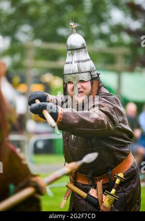 Ardingly Sussex, Großbritannien. Juni 2021. Sächsische Krieger am ersten Tag der South of England Show in Ardingly Sussex . Die South of England Show 2021 ist die wichtigste Country Show der Region und zieht an drei Tagen Tausende von Besuchern aus dem ganzen Land an : Credit Simon Dack/Alamy Live News Stockfoto