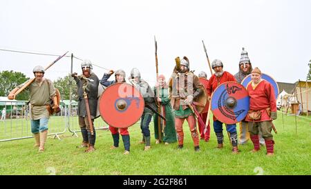 Ardingly Sussex, Großbritannien. Juni 2021. Sächsische Krieger am ersten Tag der South of England Show in Ardingly Sussex . Die South of England Show 2021 ist die wichtigste Country Show der Region und zieht an drei Tagen Tausende von Besuchern aus dem ganzen Land an : Credit Simon Dack/Alamy Live News Stockfoto