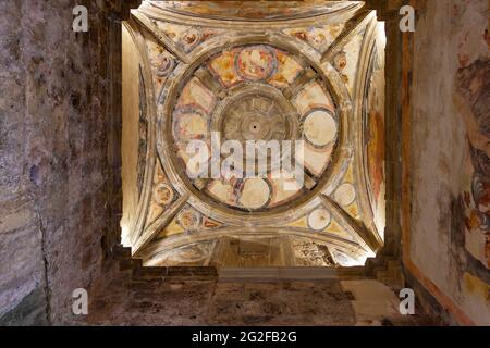 Cazorla, Jaen, Spanien - 18. Mai 2021: Detail der Kuppel der Ruinen der Kirche Santa Maria in Cazorla, Jaen, Andalusien, Spanien Stockfoto