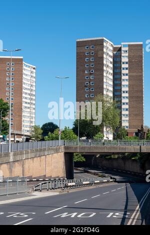 Queensway Estate Tower Block, Hochhaus in Southend on Sea, Essex, über A11160-Unterführung. Wegen Abriss besseres Queensway-Projekt. Stockfoto