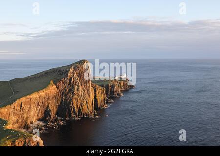 Neist Point Leuchtturm in Late Evening Light, Isle of Skye, Schottland, Großbritannien. Stockfoto