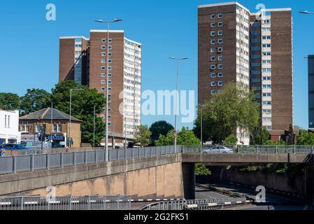 Queensway Estate Tower Block, Hochhaus in Southend on Sea, Essex, über A11160-Unterführung. Wegen Abriss besseres Queensway-Projekt. Stockfoto