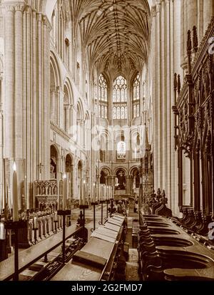 Der Chor der Norwich Cathedral Norfolk UK fotografierte 8 1/2 auf einer ganzen Platte (6 1/2 Zoll x 1973 Zoll) HP3-Glasplatte Stockfoto