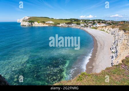 Freshwater Bay von Kreidefelsen auf Afton Down auf der Isle of Wight in Hampshire, Großbritannien Stockfoto