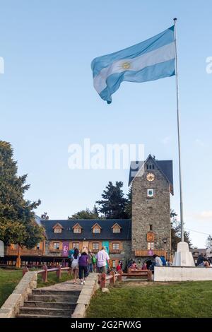 SAN CARLOS DE BARILOCHE, ARGENTINIEN - 18. MÄRZ 2015: Bürgerzentrum auf einem Hauptplatz in Bariloche, Argentinien. Stockfoto