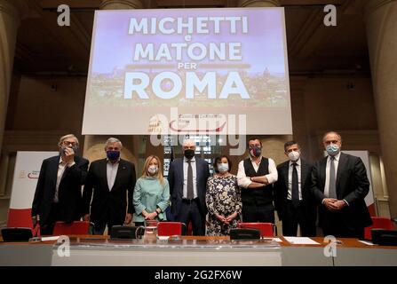 Rom, Italien. Juni 2021. Rom, Präsentation des Mitte-Rechts-Bürgermeisters von Rom Enrico Michetti und des Prosakos an die Gemeinde Rom Simonetta Martone. Im Bild: Vittorio Sgarbi, Antonio Tajani, Giorgia Meloni, Enrico Michetti, Simonetta Matone, Matteo Salvini, Maurizio Lupi, Lorenzo Cesa Kredit: Unabhängige Fotoagentur/Alamy Live News Stockfoto