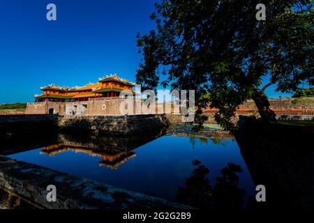 Schöne Architektur Foto von Imperial City - Zitadelle Hue, Vietnam. Beliebter Besucherort ohne Touristen. Stockfoto