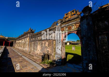 Schöne Architektur Foto von Imperial City - Zitadelle Hue, Vietnam. Beliebter Besucherort ohne Touristen. Stockfoto