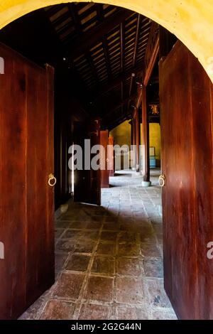 Schöne Architektur Foto von Imperial City - Zitadelle Hue, Vietnam. Beliebter Besucherort ohne Touristen. Stockfoto