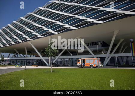 firo 06/11/2021 Fußball, deutsche Nationalmannschaft, EM 2020 Quarters und Trainingslager, GER, Herzogenaurach, Adidas Home Ground Bild: v. Links Feuerwehr im DFB Trainingslager in Herzogenaurach, Fehlalarm Stockfoto