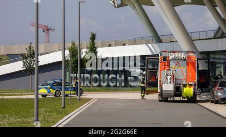 firo 06/11/2021 Fußball, deutsche Nationalmannschaft, EM 2020 Quarters und Trainingslager, GER, Herzogenaurach, Adidas Home Ground Bild: v. Links Feuerwehr im DFB Trainingslager in Herzogenaurach, Fehlalarm Stockfoto