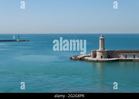 Luftaufnahme des Porto di Livorno, einer Hafenstadt in Italien Stockfoto
