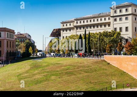 Blick von der Plaza del Emperador Carlos V. Museo Nacional Centro de Arte Reina Sofía, Queen Sofia National Museum Art Center, MNCARS, ist Spaniens Nati Stockfoto