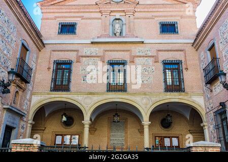 Die Kirche von San Ginés befindet sich in der Calle Arenal. Es handelt sich um eine der ältesten Kirchen Madrids, die 1645 an der Stelle eines Mozarabs erbaut wurde Stockfoto