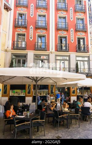 Straßenatmosphäre in der Postas Straße, rund um den Plaza Mayor - Hauptplatz. Madrid, Comunidad de madrid, Spanien, Europa Stockfoto