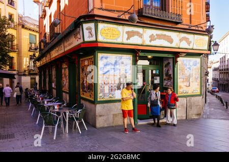 Traditionelle Taverne. Restaurante el Madroño, Plaza de Puerta Cerrada. Madrid hat eine wichtige gastronomische Tradition. Viele Restaurants, die PR Stockfoto