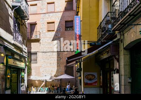 Das Chocolatería San Ginés ist ein Café im Pasadizo de San Ginés im Zentrum von Madrid, in einem Durchgang in der Nähe der Kirche San Ginés. Es hat hauptsächlich gedient Stockfoto